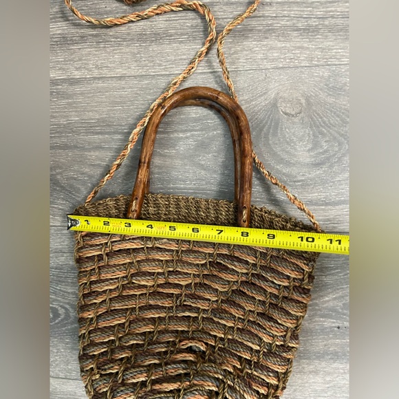Woven Straw Basket Bag Purse Wood Round Handles & Crossbody Made In Philippines - Picture 8 of 11